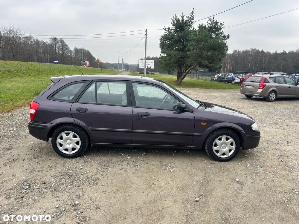 Mazda 323F - 13