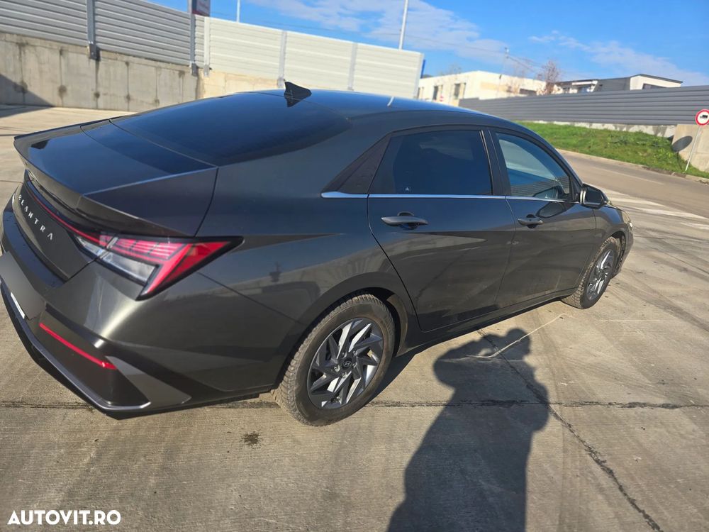 Hyundai Elantra 1.6 l 123 CP CVT Highway - 2