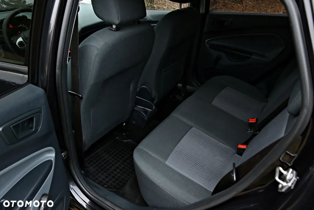 Ford Fiesta 1.25 Champions Edition - 32