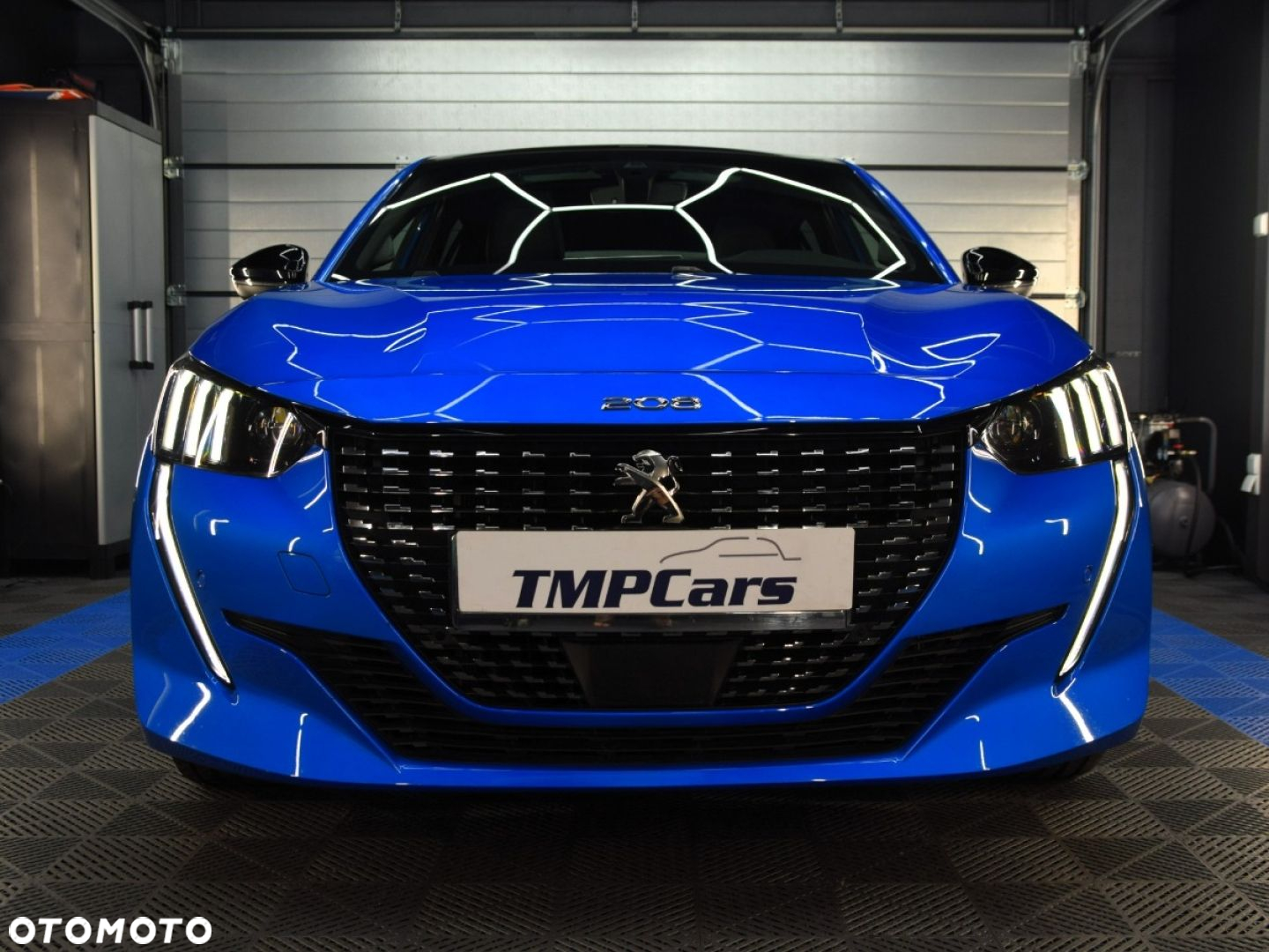 Peugeot 208 - 8