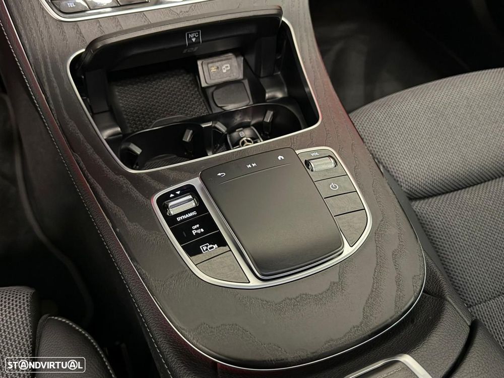 Mercedes-Benz E 300 de Avantgarde 4Matic - 43