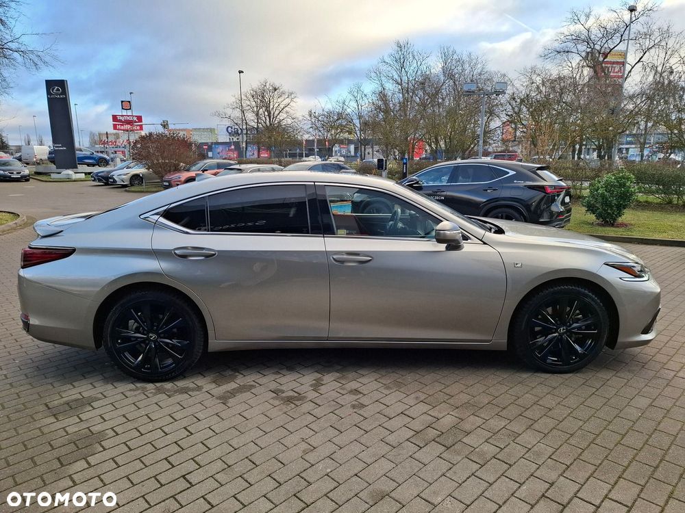 Lexus ES 300h F Sport Edition - 6