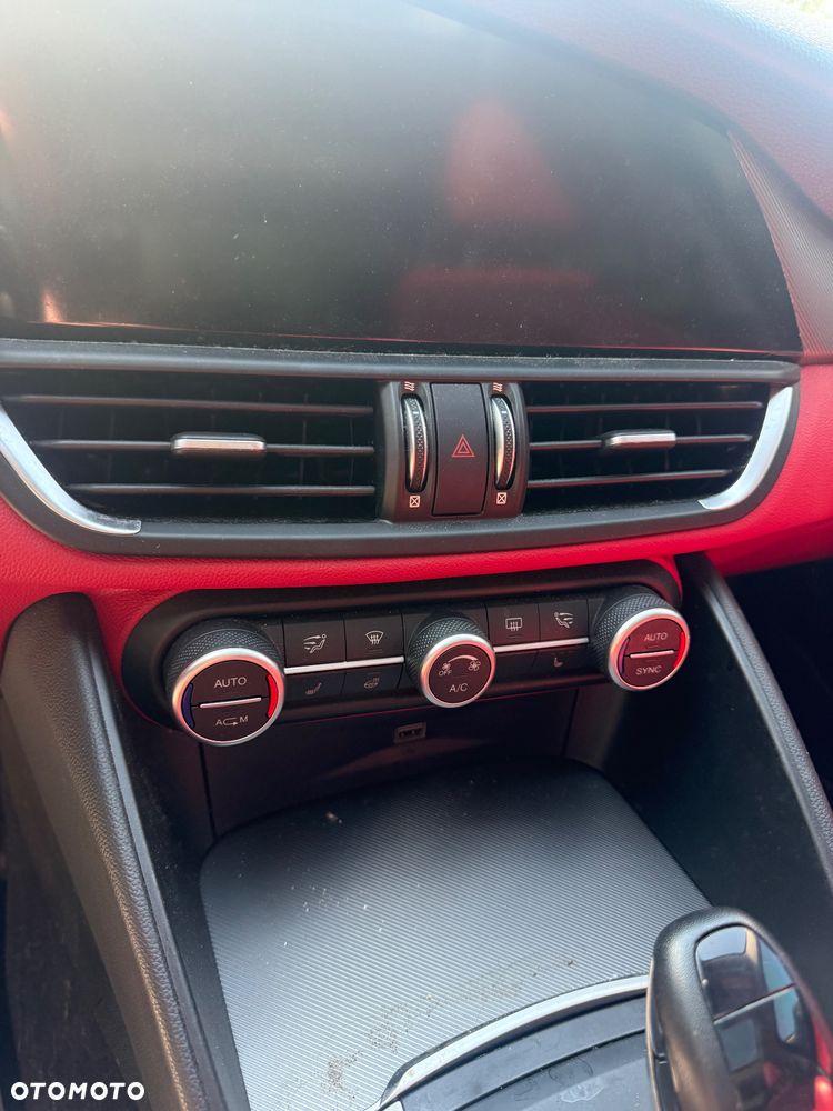 Alfa Romeo Giulia 2.0 Turbo 16V AT8-Q4 Veloce Ti - 10