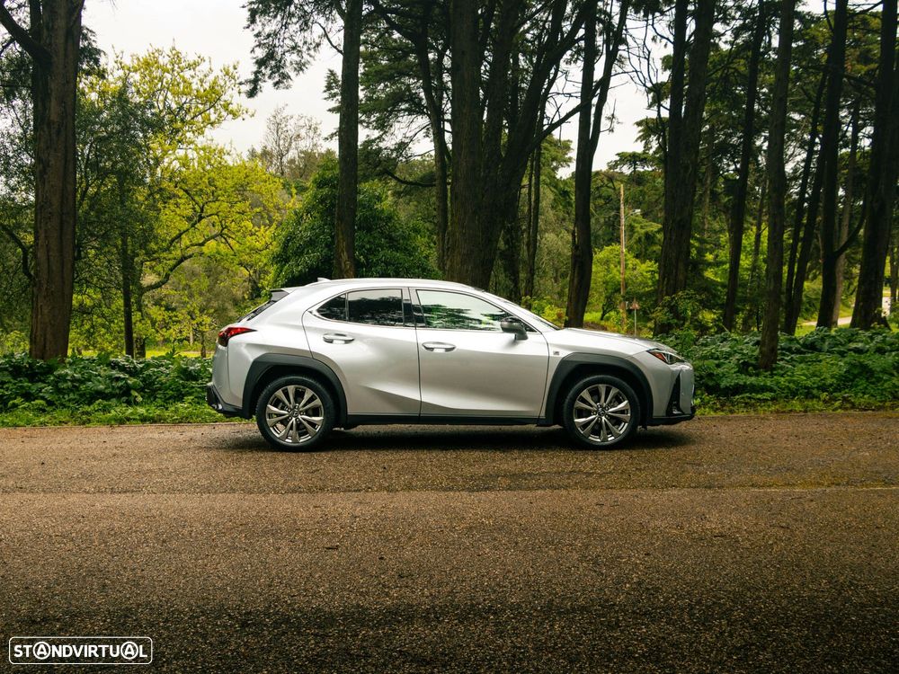 Lexus UX 250h Sport - 8