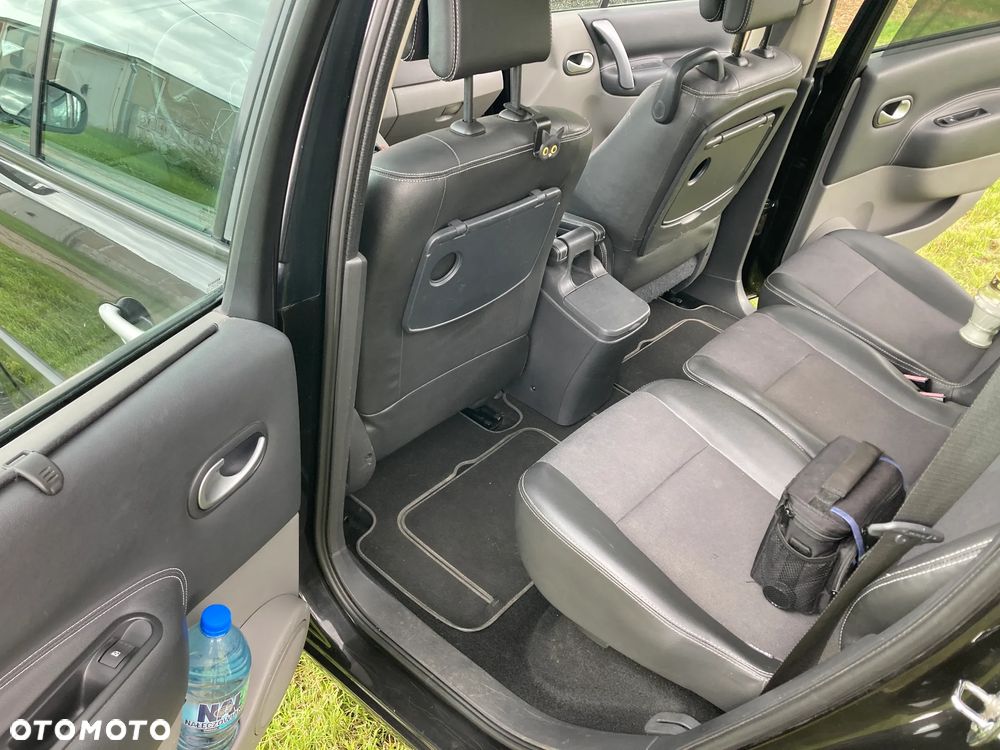 Renault Grand Scenic - 8