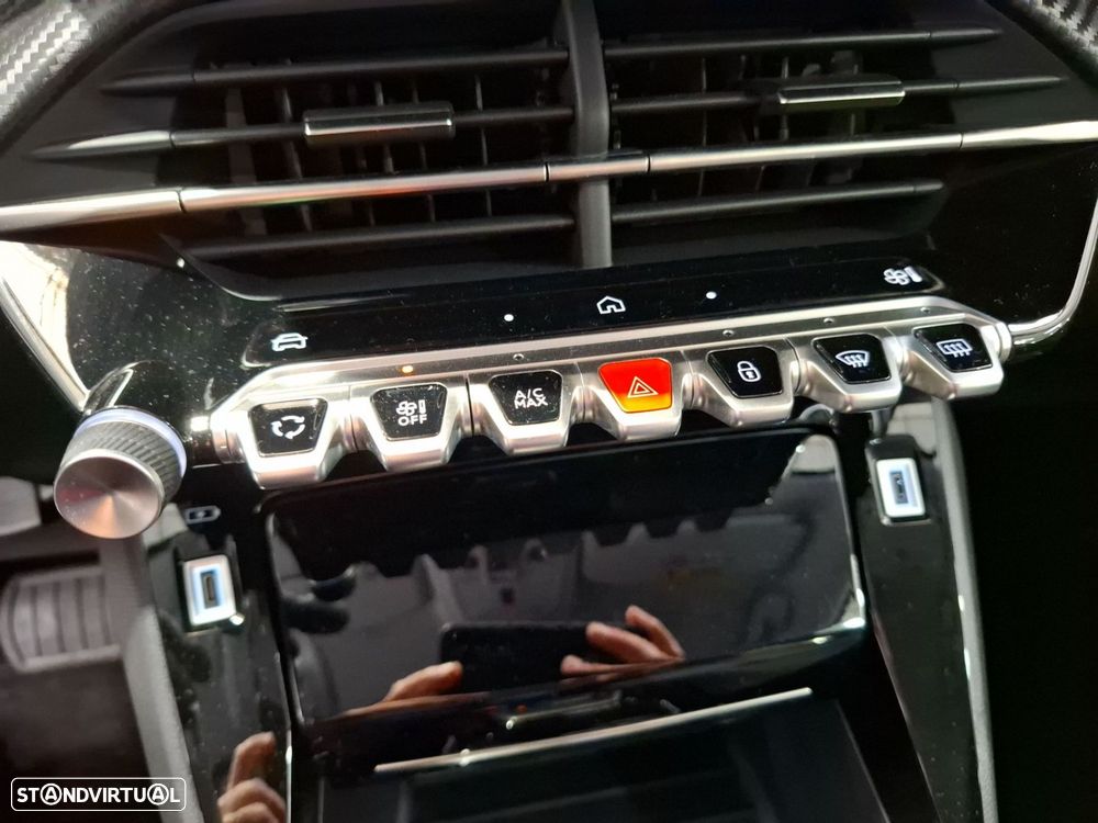 Peugeot 208 1.2 Hybrid Allure e-DCS6 — fotografia 21