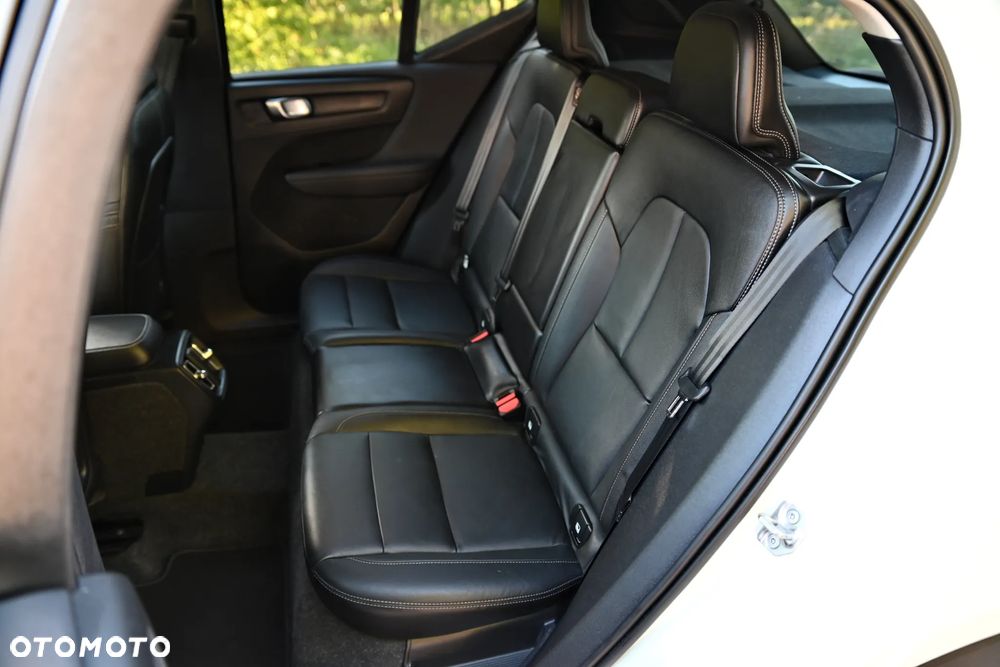 Volvo XC 40 T3 Geartronic Momentum Pro - 22