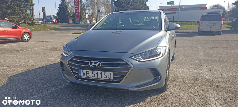 Hyundai Elantra 1.6 CRDi Comfort - 8