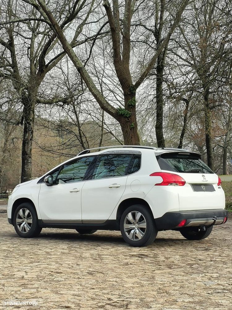 Peugeot 2008 1.2 PureTech Allure - 6