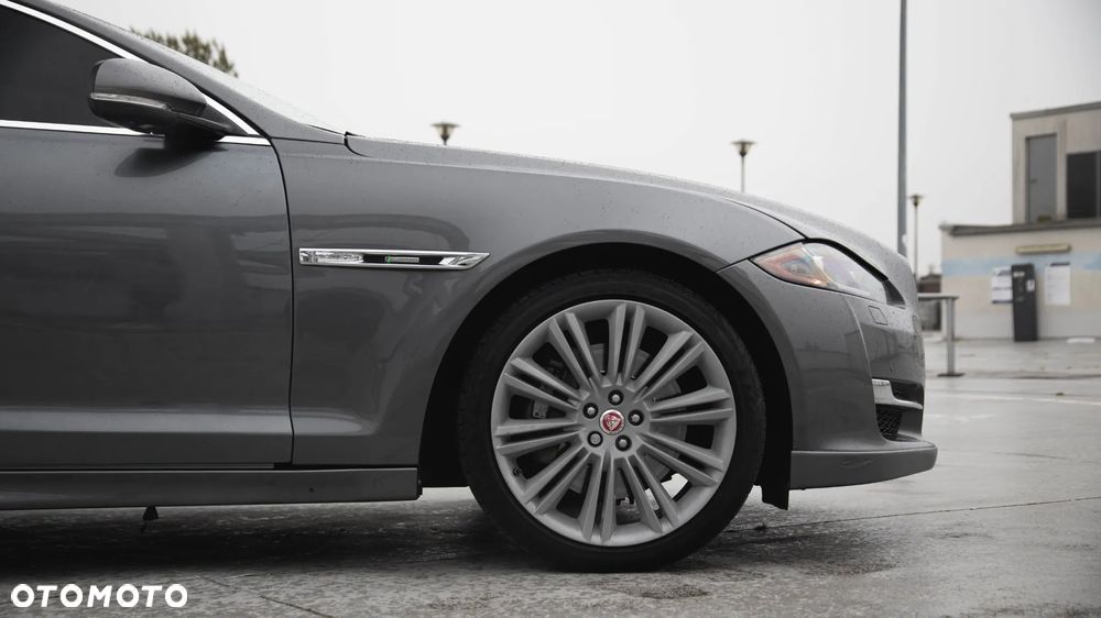 Jaguar XJ 3.0 T AWD R-Sport - 9