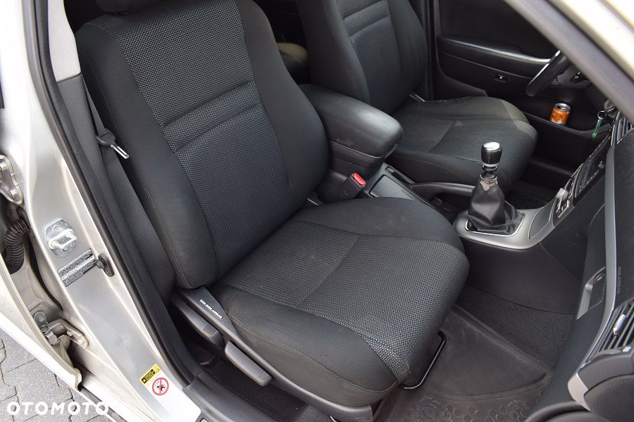 Toyota Avensis 2.0 D-4D Sol plus+NAVI - 11