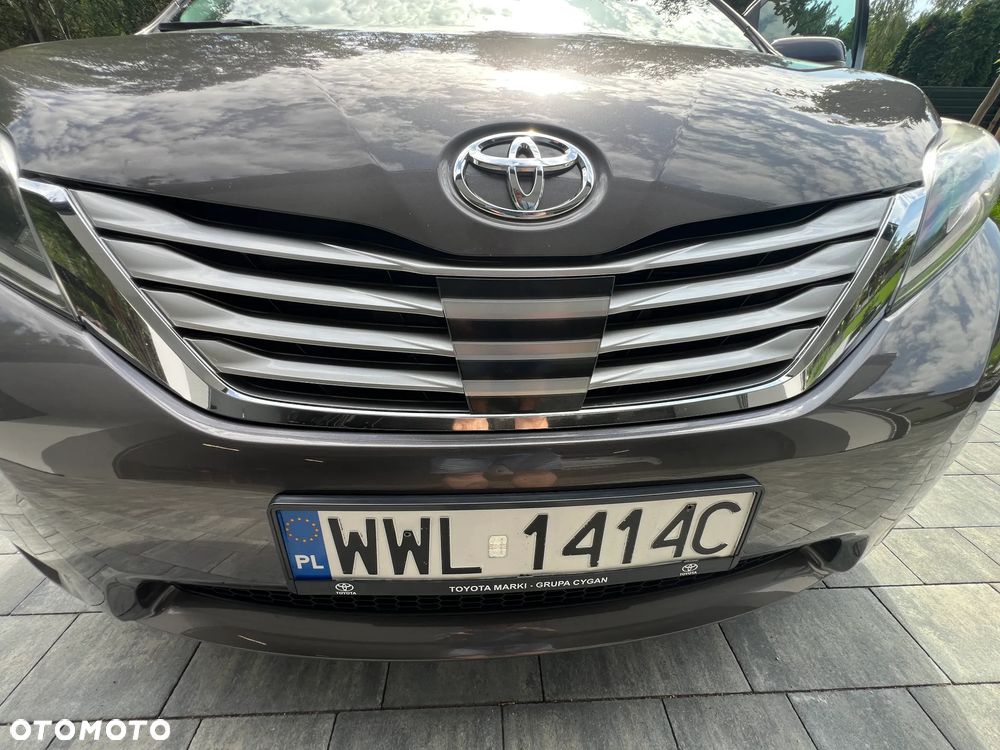 Toyota Sienna - 15