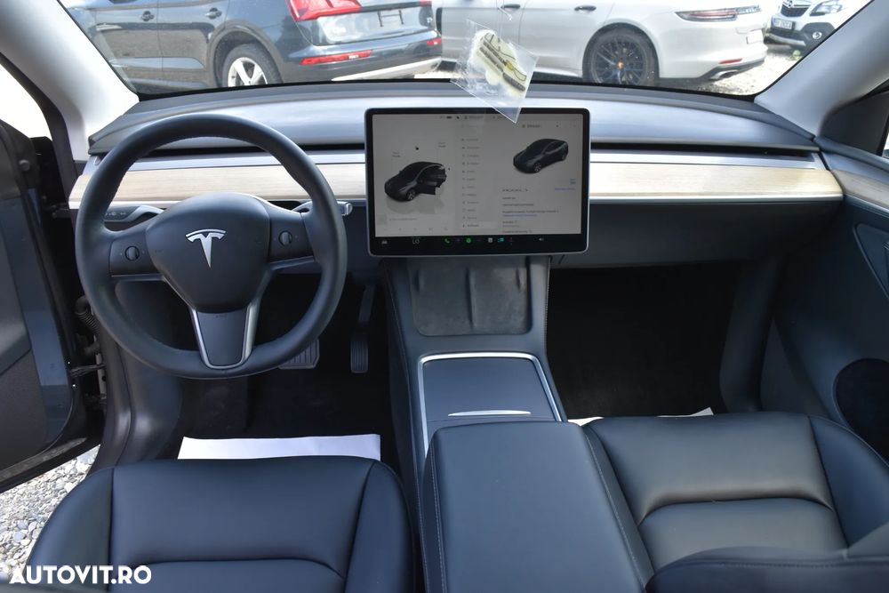 Tesla Model Y - 11