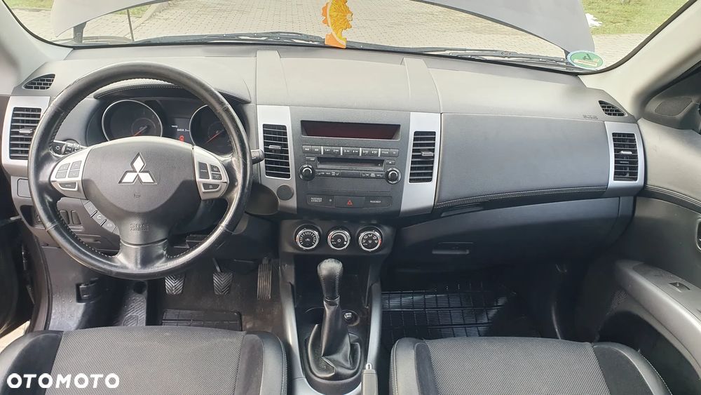 Mitsubishi Outlander - 23