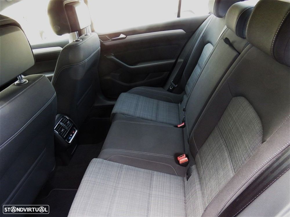 VW Passat 1.5 TSI Business - 12