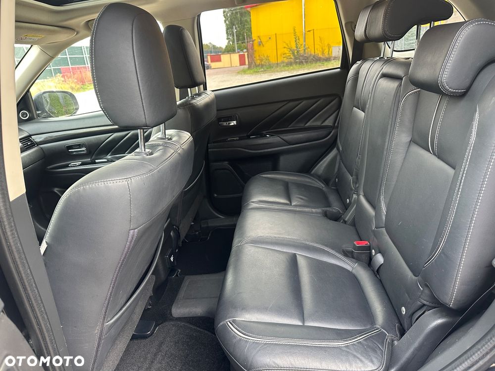 Mitsubishi Outlander 2.0 4WD Top - 29