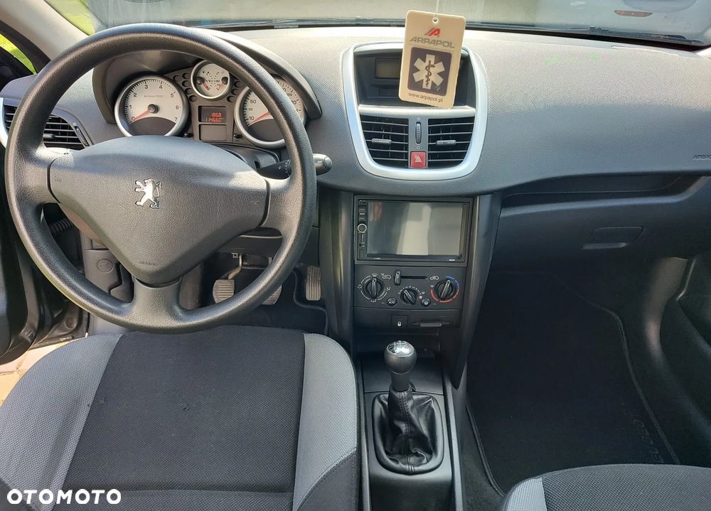 Peugeot 207 - 8