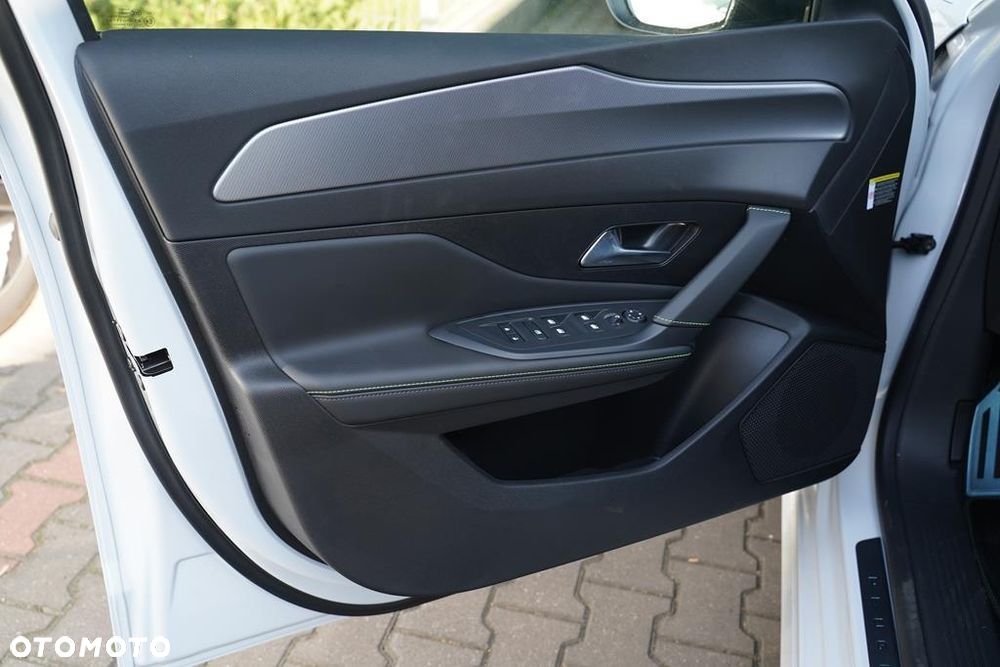 Peugeot 308 1.2 mHEV GT S&S e-DCS6 - 10