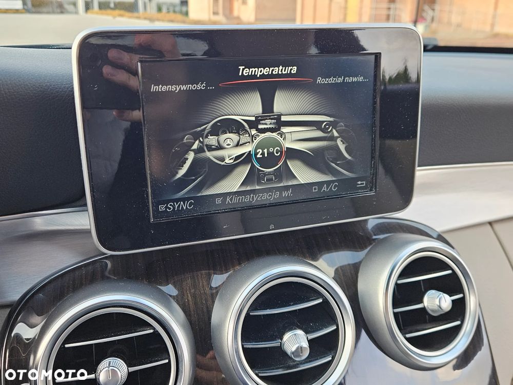 Mercedes-Benz Klasa C 300 9G-TRONIC - 23