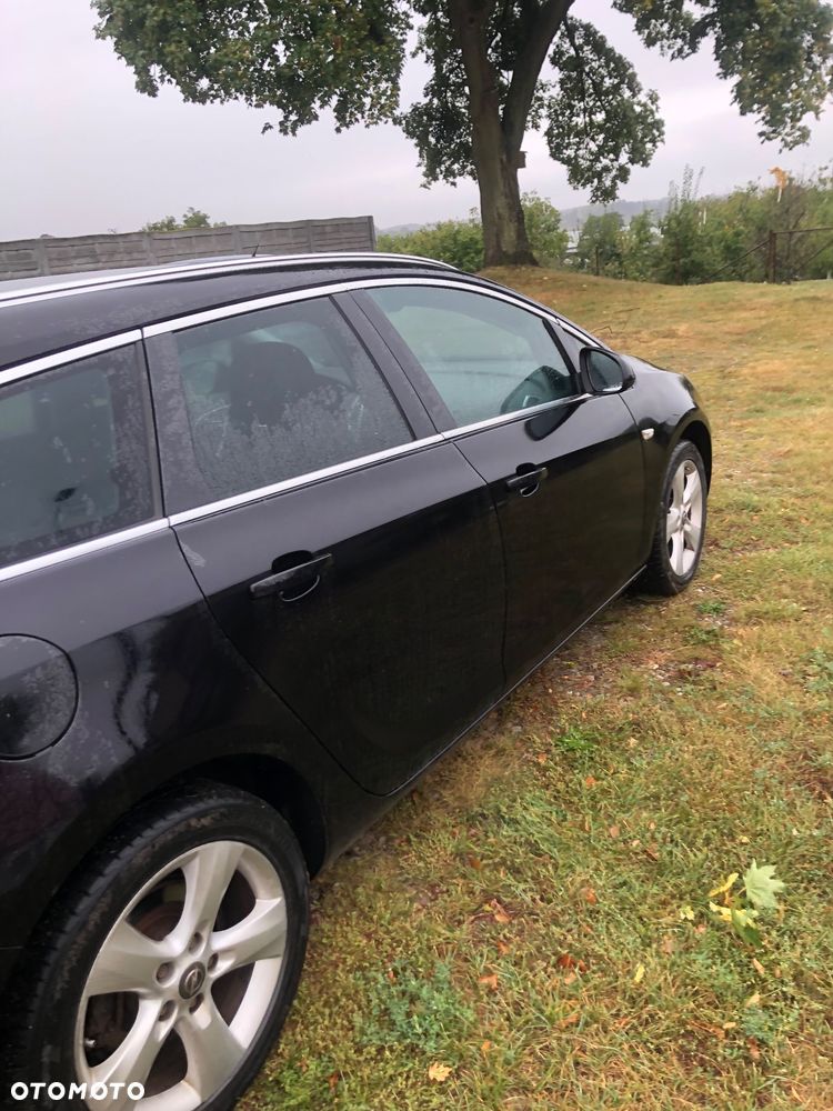 Opel Astra 2011 photo 3