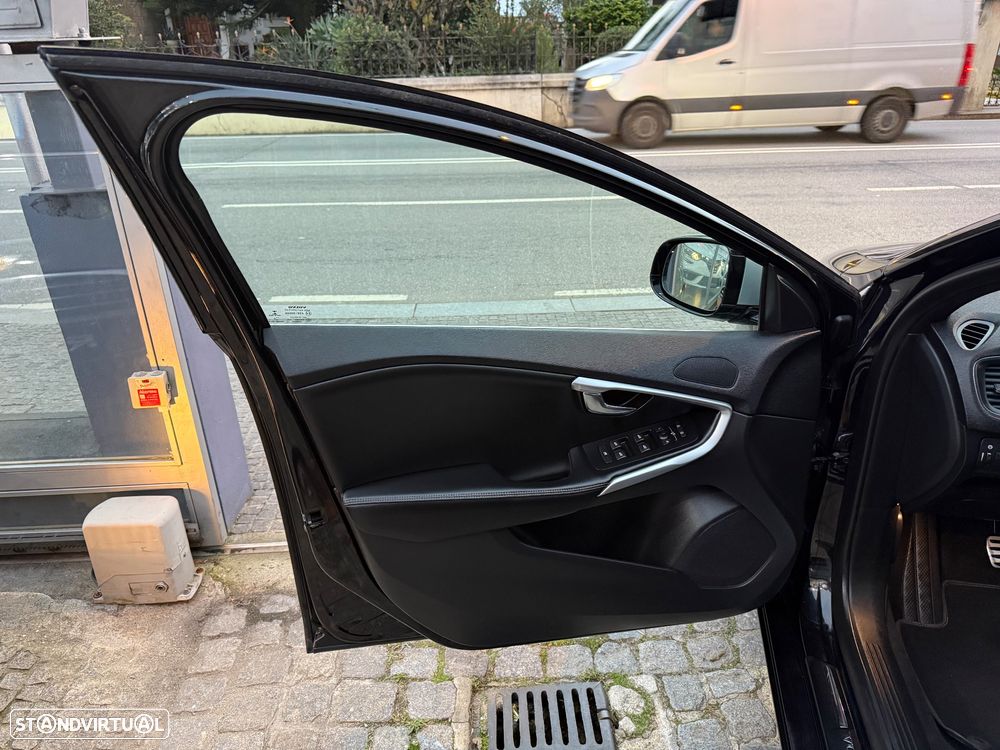 Volvo V40 D2 R Design - 18