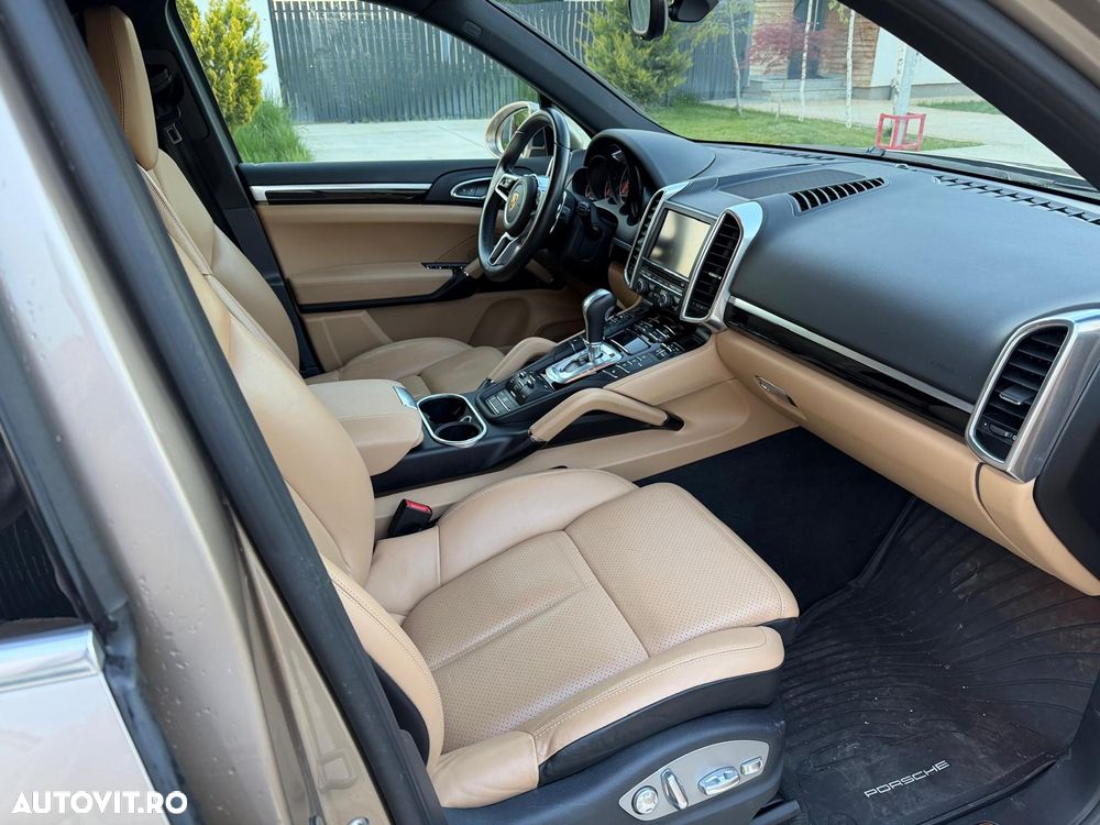 Porsche Cayenne 3.0 L - 12