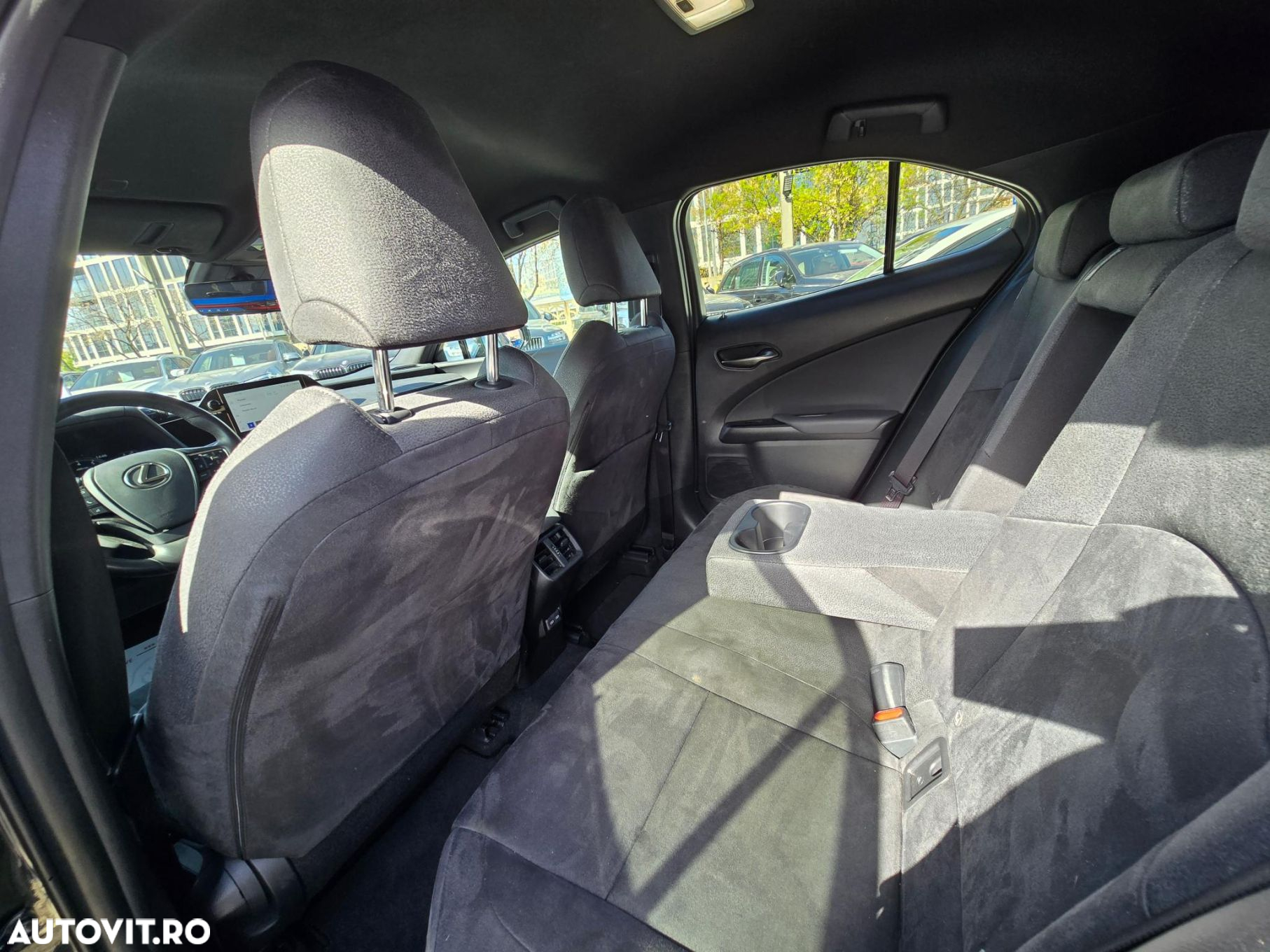 Lexus UX 250h 2.0L HEV 20H- (178 HP) 4X2 CVT Executive - 33
