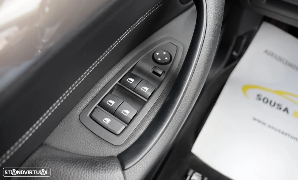 BMW X1 16 d sDrive xLine Auto — fotografia 30