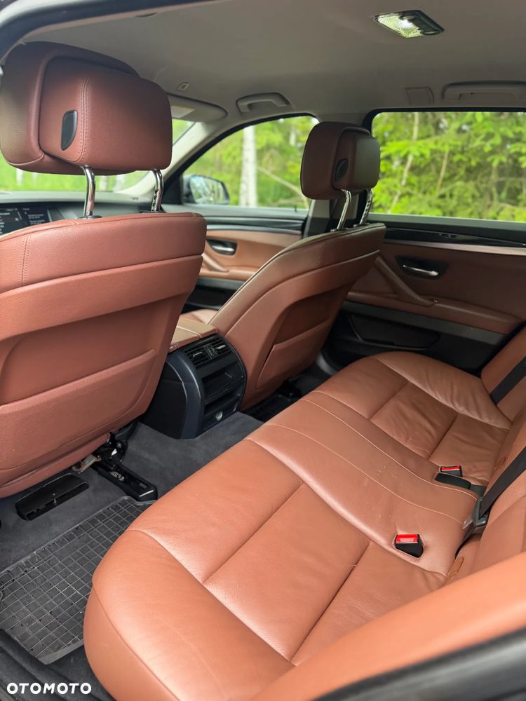 BMW Seria 5 520d - 29