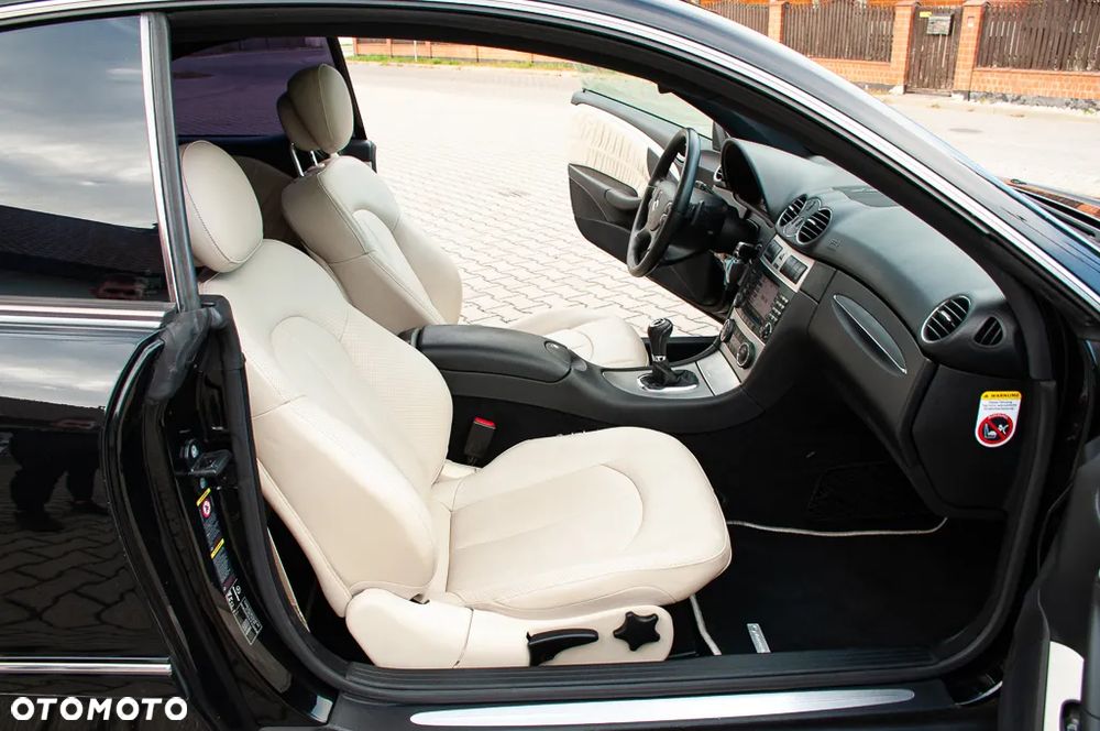 Mercedes-Benz CLK Coupe 350 7G-TRONIC Avantgarde - 26