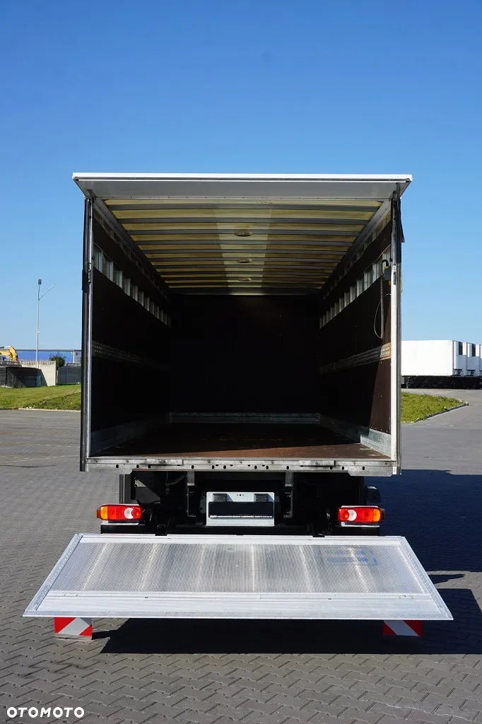 Iveco ZABUDOWA /  KONTENER + WINDA  / DŁ. 7,2 M - 7