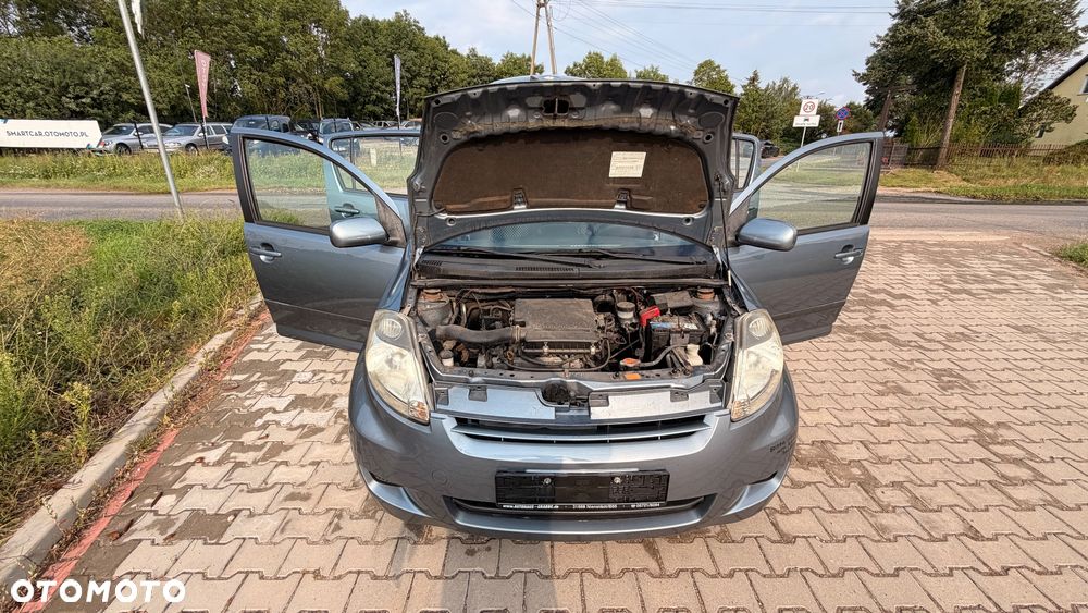 Daihatsu Sirion - 2