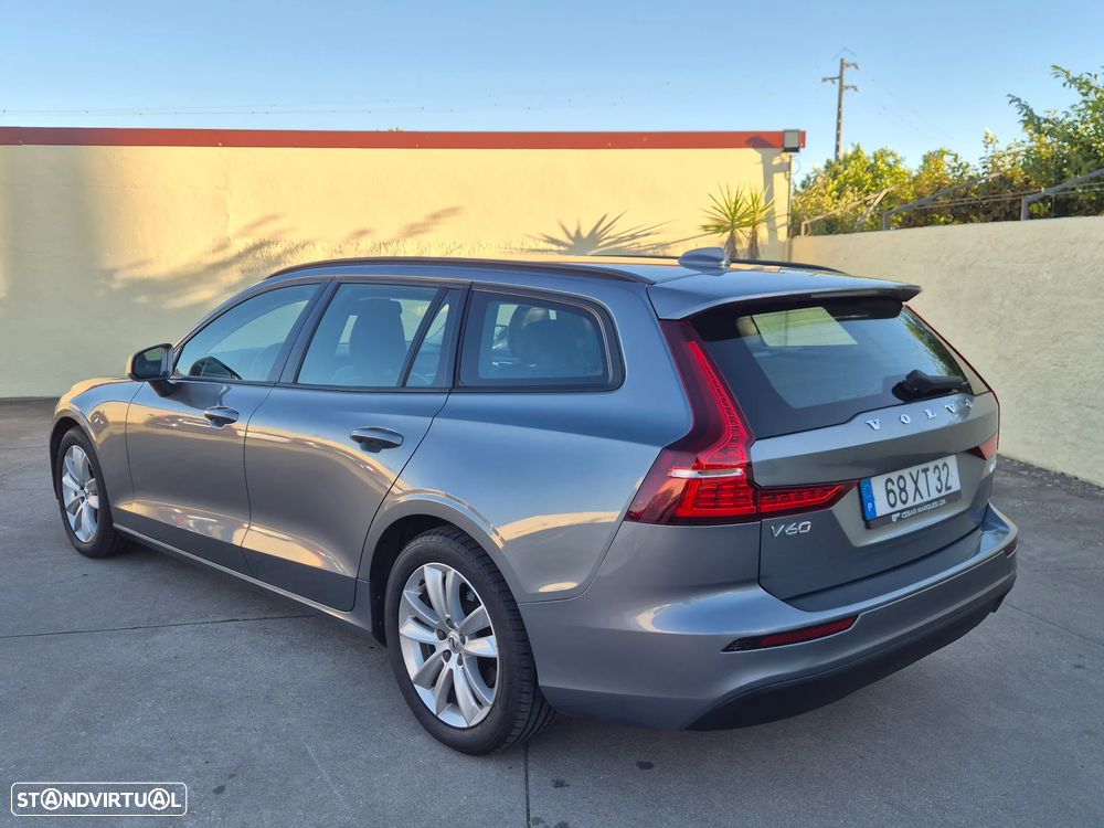 Volvo V60 2.0 D3 Momentum Plus - 5