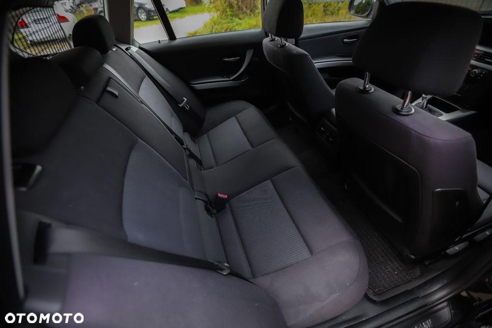 BMW Seria 3 318d - 12
