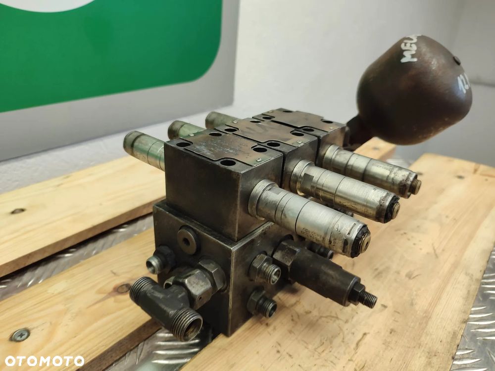 Blok hydrauliczny Mecalac 12 MTX (31923400) - 3