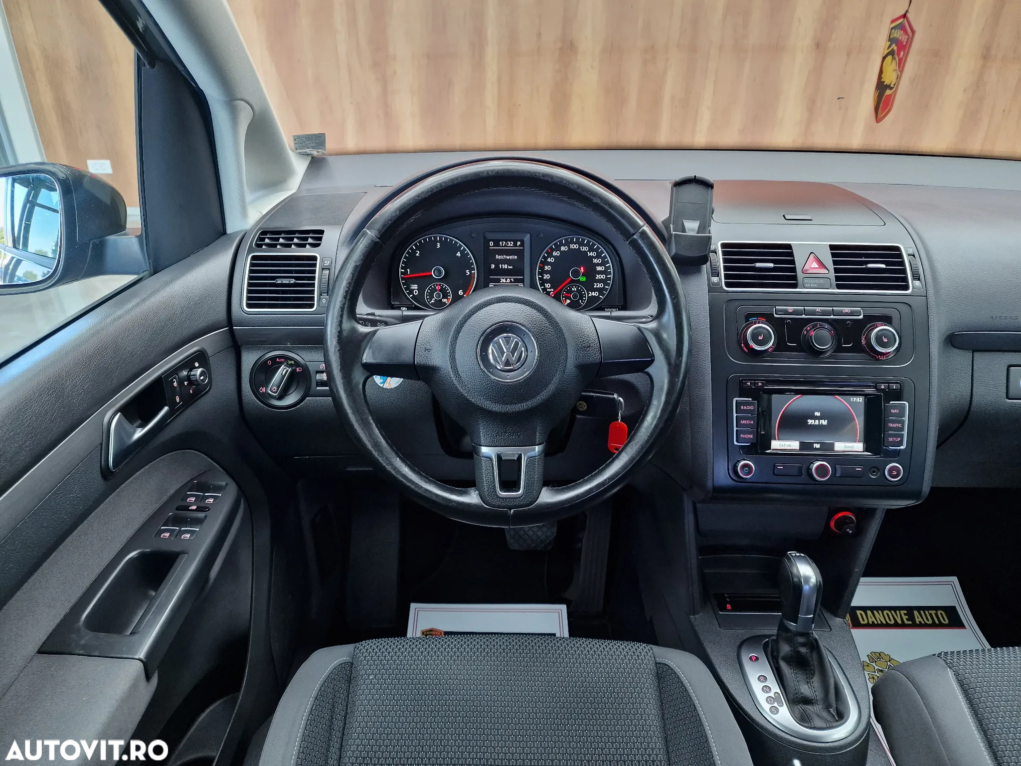 Volkswagen Touran 2.0 TDI DSG Trendline - 17