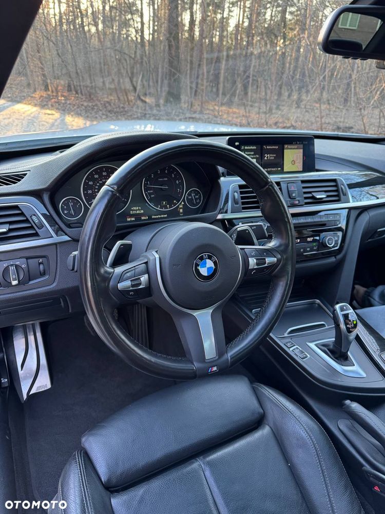 BMW Seria 3 330i xDrive M Sport - 11