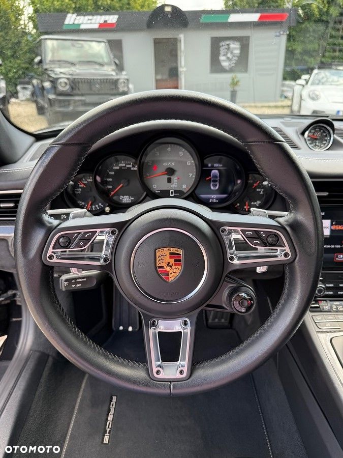 Porsche 911 Targa 4 GTS PDK - 24