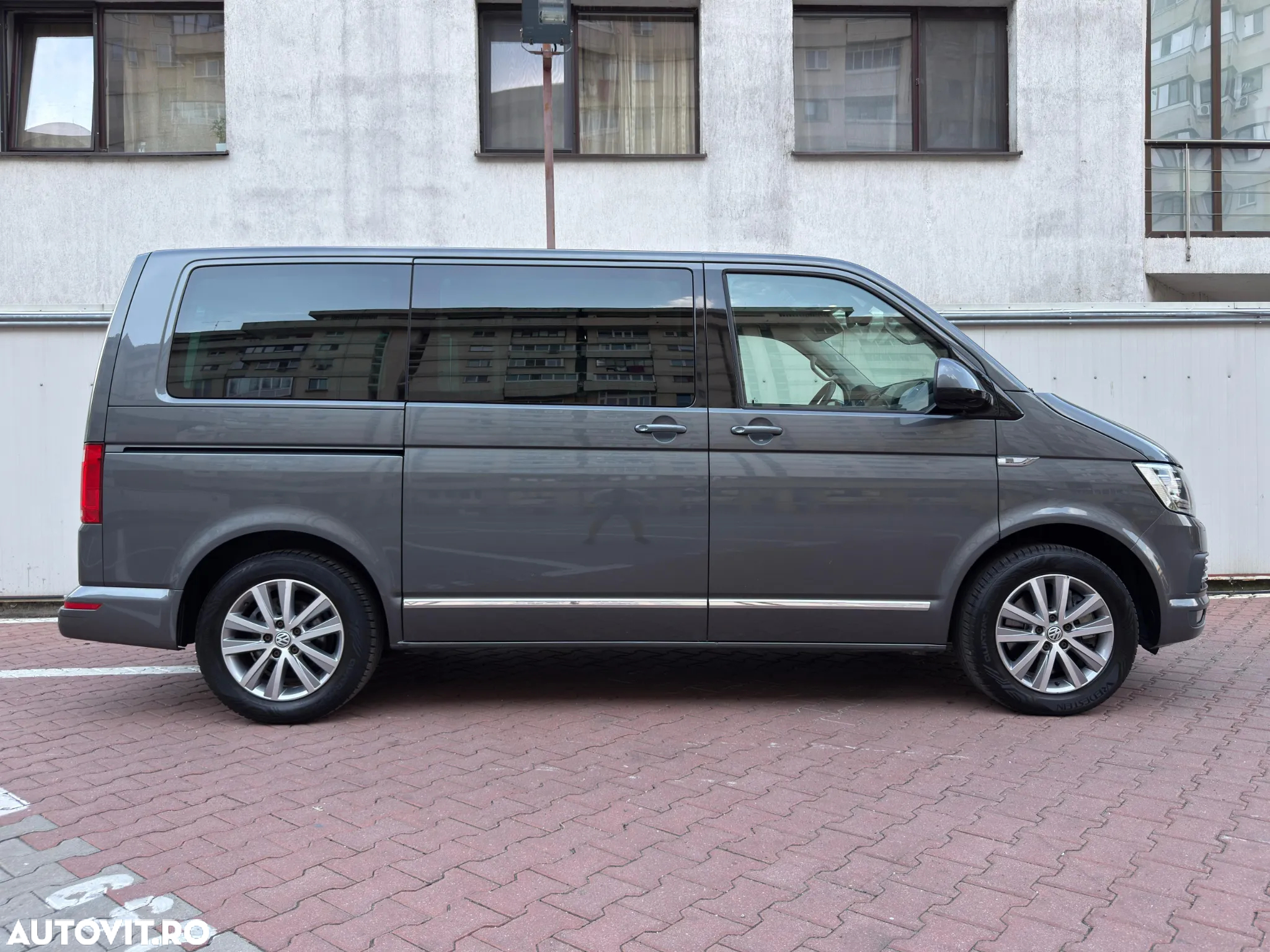 Volkswagen Multivan - 10