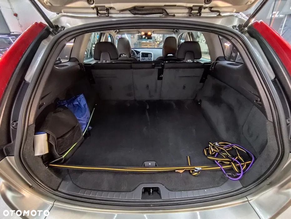 Volvo XC 60 2.4D AWD Kinetic - 8