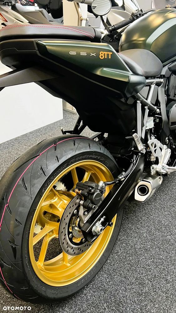 Suzuki GSX - 13