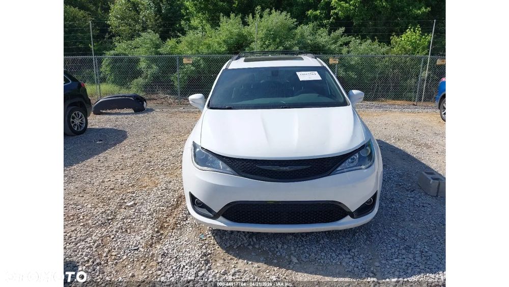 Chrysler Pacifica - 2