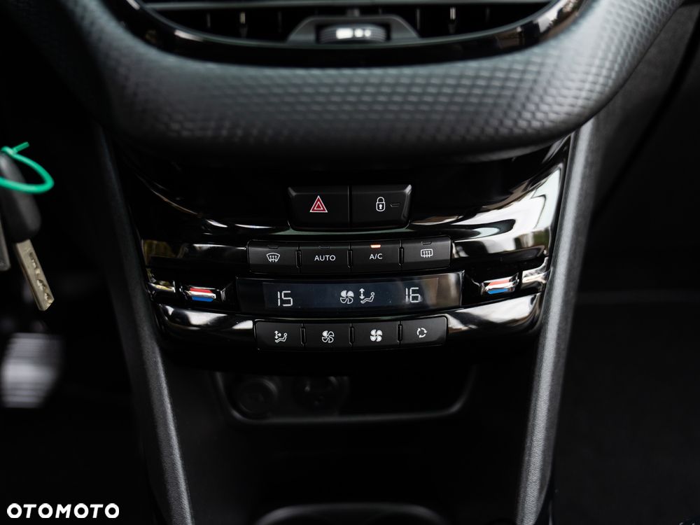 Peugeot 2008 1.2 Pure Tech Allure S&S - 36