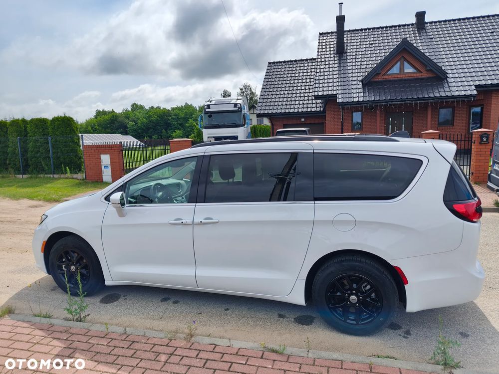 Chrysler Pacifica - 5