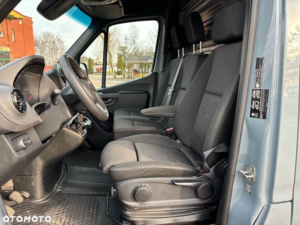 Mercedes-Benz Sprinter - 25