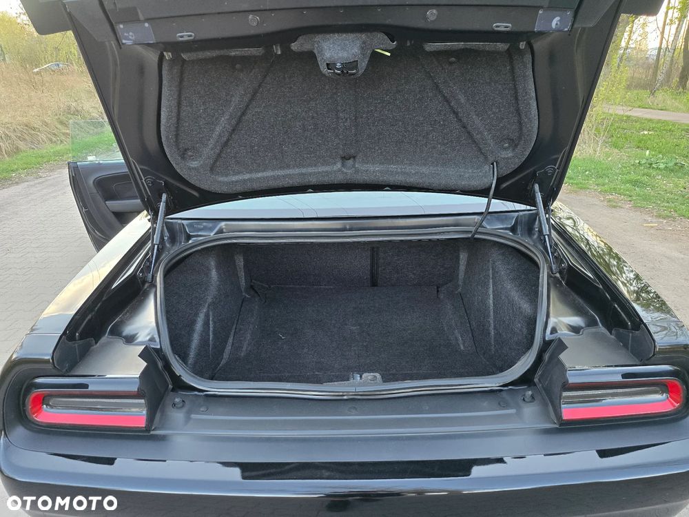 Dodge Challenger ver-6-4-scat-pack-widebody - 27