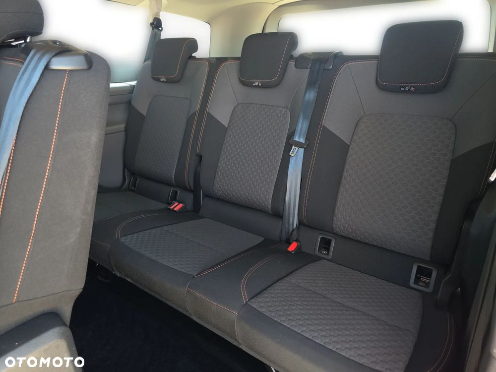 Volkswagen Caravelle - 13