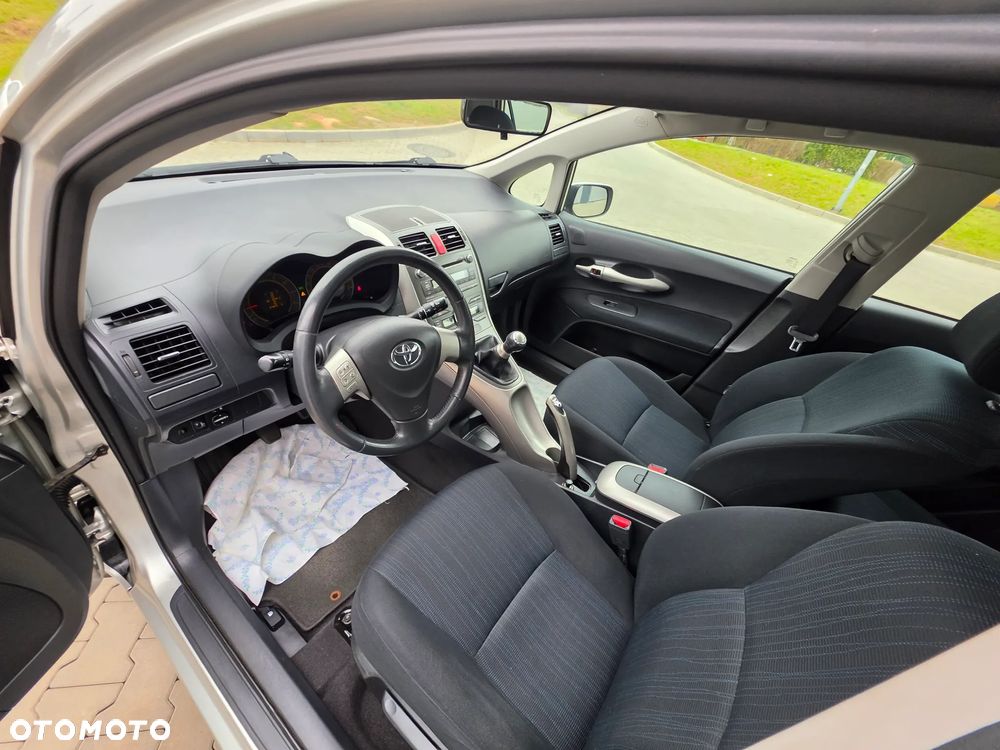 Toyota Auris 1.6 VVT-i Terra - 14