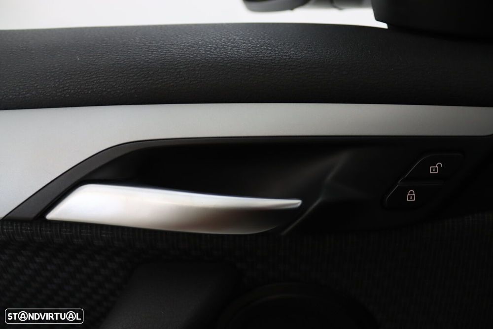 BMW X1 25 e xDrive xLine - 24