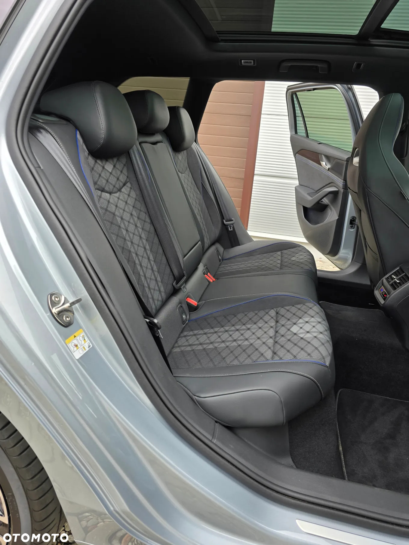 Volkswagen Passat Variant 2.0 TDI SCR DSG R-Line - 32